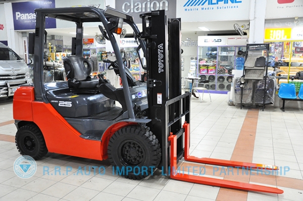 ขายรถโฟล์คลิฟท์มือสอง TOYOTA รุ่น 8FD25-18928 ราคา 475,000 บาท นำเข้าจากประเทศญี่ปุ่น 100\% ไม่เคยใช้งานในไทย