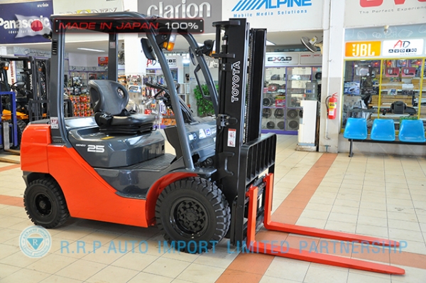 ขายรถโฟล์คลิฟท์มือสอง TOYOTA รุ่น 8FD25-18928 ราคา 475,000 บาท นำเข้าจากประเทศญี่ปุ่น 100\% ไม่เคยใช้งานในไทย