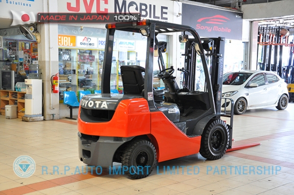 ขายรถโฟล์คลิฟท์มือสอง TOYOTA รุ่น 8FD25-18928 ราคา 475,000 บาท นำเข้าจากประเทศญี่ปุ่น 100\% ไม่เคยใช้งานในไทย