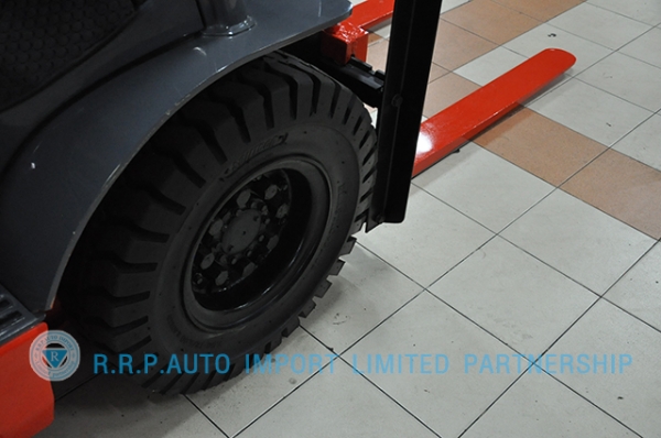 ขายรถโฟล์คลิฟท์มือสอง TOYOTA รุ่น 8FD25-18928 ราคา 475,000 บาท นำเข้าจากประเทศญี่ปุ่น 100\% ไม่เคยใช้งานในไทย