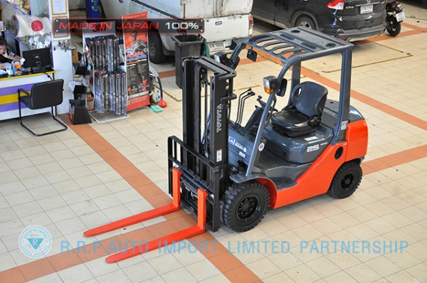 ขายรถโฟล์คลิฟท์มือสอง TOYOTA รุ่น 8FD25-18928 ราคา 475,000 บาท นำเข้าจากประเทศญี่ปุ่น 100\% ไม่เคยใช้งานในไทย