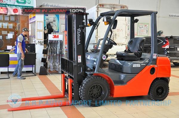 ขายรถโฟล์คลิฟท์มือสอง TOYOTA รุ่น 8FD25-18928 ราคา 475,000 บาท นำเข้าจากประเทศญี่ปุ่น 100\% ไม่เคยใช้งานในไทย