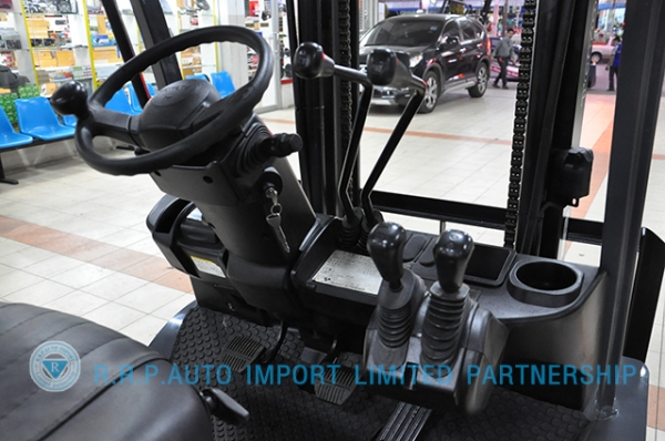 ขายรถโฟล์คลิฟท์มือสอง TOYOTA รุ่น 8FD25-18928 ราคา 475,000 บาท นำเข้าจากประเทศญี่ปุ่น 100\% ไม่เคยใช้งานในไทย