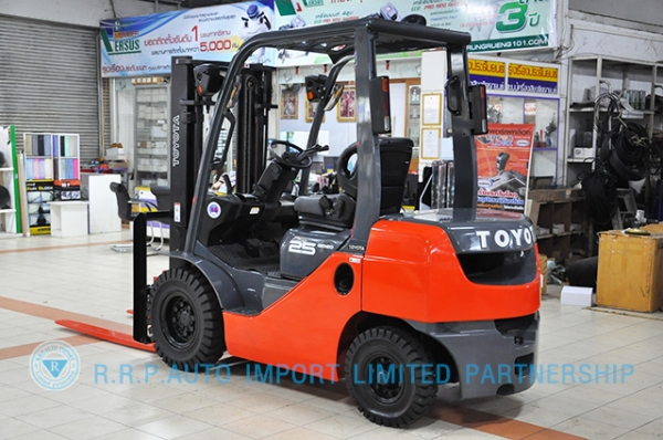 ขายรถโฟล์คลิฟท์มือสอง TOYOTA รุ่น 8FD25-18928 ราคา 475,000 บาท นำเข้าจากประเทศญี่ปุ่น 100\% ไม่เคยใช้งานในไทย