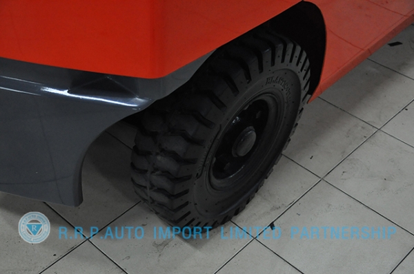 ขายรถโฟล์คลิฟท์มือสอง TOYOTA รุ่น 8FD25-18928 ราคา 475,000 บาท นำเข้าจากประเทศญี่ปุ่น 100\% ไม่เคยใช้งานในไทย