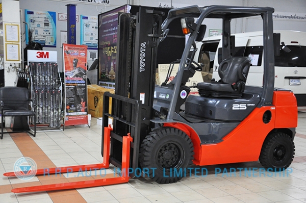 ขายรถโฟล์คลิฟท์มือสอง TOYOTA รุ่น 8FD25-18928 ราคา 475,000 บาท นำเข้าจากประเทศญี่ปุ่น 100\% ไม่เคยใช้งานในไทย