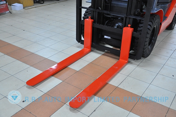 ขายรถโฟล์คลิฟท์มือสอง TOYOTA รุ่น 8FD25-18928 ราคา 475,000 บาท นำเข้าจากประเทศญี่ปุ่น 100\% ไม่เคยใช้งานในไทย