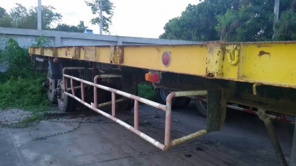 ขายหางพื้นเรียบสามมิตร 2 เพลา 12.40 เมตร ปี 2538 ขายหางพื้นเรียบสามมิตร 2 เพลา 12.40 เมตร ปี 2538