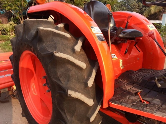 คูโบต้า L4708 4 WD ใบมีดดันหน้าตราช้างทำงาน 563 ชั่วโมง