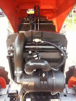 คูโบต้า L4708 4 WD ใบมีดดันหน้าตราช้างทำงาน 563 ชั่วโมง