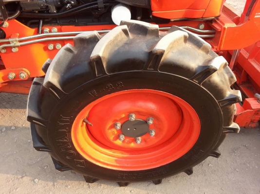 คูโบต้า L4708 4 WD ใบมีดดันหน้าตราช้างทำงาน 563 ชั่วโมง