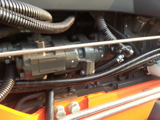 คูโบต้า L4708 4 WD ใบมีดดันหน้าตราช้างทำงาน 563 ชั่วโมง