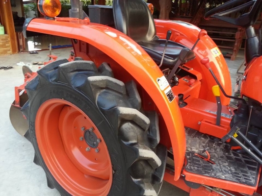 คูโบต้า L3008 4 WD ใบมีดตราช้าง ผาน 5 ตราช้าง ทำงาน 212 ชั่วโมง..รถสภาพใหม่มาก