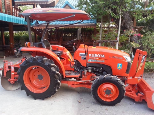 คูโบต้า L3008 4 WD ใบมีดตราช้าง ผาน 5 ตราช้าง ทำงาน 212 ชั่วโมง..รถสภาพใหม่มาก