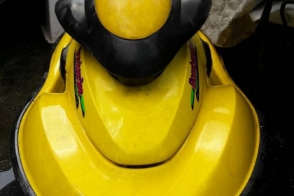 ขายเหมาเจ็ทสกี 2 ลำ  นำเข้าญี่ปุ่น 1. ลำเหลือง(SEADOO)ไม่มีกุญแจมาจากญี่ปุ่นค่ะ 2.KAWASAKI 750 CC เครื่องติดดี