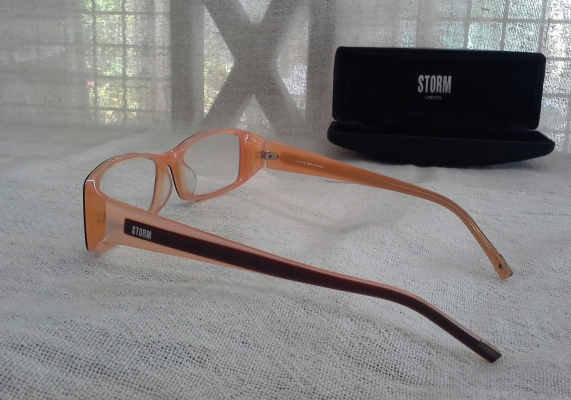 แว่นสายตายาวแดนผู้ดี  STORM London made in England