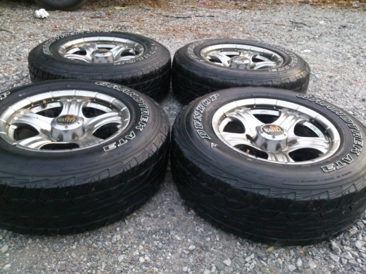 ขายแม็ก 6 รูขอบ15 พร้อมยาง DUNLOP 225/70R15 ยางปี09 สวยๆ จำนวน 1 ชุด