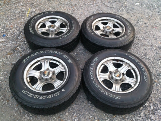 ขายแม็ก 6 รูขอบ15 พร้อมยาง DUNLOP 225/70R15 ยางปี09 สวยๆ จำนวน 1 ชุด