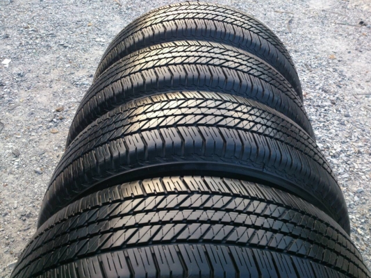 ขายยาง บริดสโตน 265/65R17 ยางสัปดาห์ที่45 ปี13  ดอกยางเต็มนิ่มหนาสดเท่ากันไม่แตกลายไม่ร้าวไม่กินข้างไม่มีปะสวยมาก จำนวน 1 ชุด