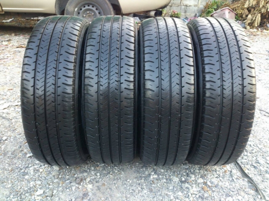 ขายยาง MAXXIS 205/70R15  ยางาสัปดาห์ที่34ปี15 ดอกยางหนาเต็มสดไม่แตกลายไม่ร้าวไม่มีปะสวยๆ จำนวน 1 ชุด
