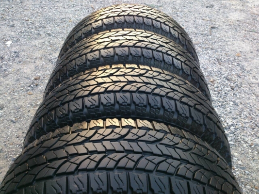 ขายยาง YOKOHAMA  A/T 265/70R16 ยางปี10 ดอกยางเต็มหนาเทากันใช้งานน้อยสวยๆ จำนวน 1 ชุด