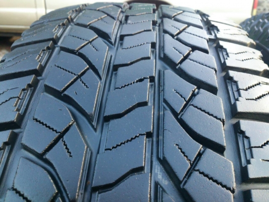 ขายยาง YOKOHAMA  A/T 265/70R16 ยางปี10 ดอกยางเต็มหนาเทากันใช้งานน้อยสวยๆ จำนวน 1 ชุด
