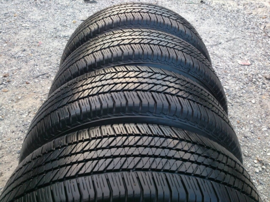 ขายยาง บริดสโตน 265/65R17 ยางสัปดาห์ที่40 ปี14  ดอกยางเต็มหนาสดเท่ากันไม่แตกลายไม่ร้าวไม่กินข้างไม่มีปะสวยมากๆ  จำนวน 1 ชุด