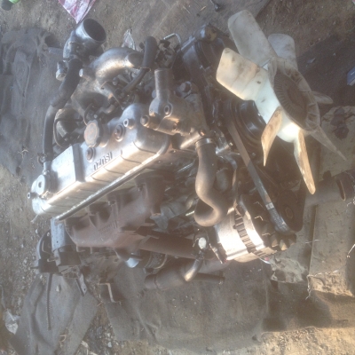 ขายเครื่องยนตร์เก่าญี่ปุ่น isuzu 2800 พร้อมเกียสภาพสวยสนใจติดต่อ 089-2579650