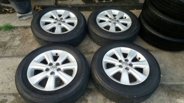 ล้อ toyota altis ขอบ 15 5รู 114 พร้อมยาง bridgestone  ชุดล่ะ 4800