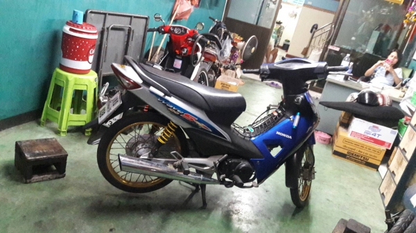 ขาย HONDA WAVE 100 S U-BOX ปี 49 สตาร์ทเท้า เครื่องดี เดิมๆ ชุดสีใช้ได้ ภาษีเพิ่งขาดไม่ไม่กี่วัน เล่มพร้อมชุดโอน