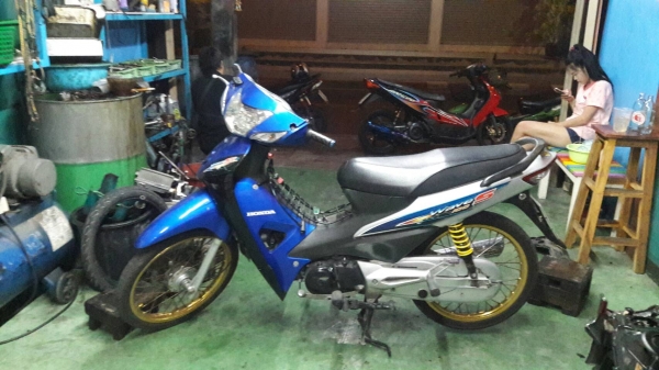 ขาย HONDA WAVE 100 S U-BOX ปี 49 สตาร์ทเท้า เครื่องดี เดิมๆ ชุดสีใช้ได้ ภาษีเพิ่งขาดไม่ไม่กี่วัน เล่มพร้อมชุดโอน