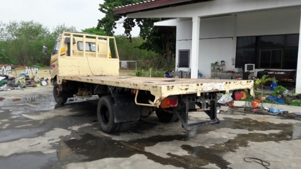 6 ล้อ HINO พื้นเรียบ FC174A   117 แรงม้า