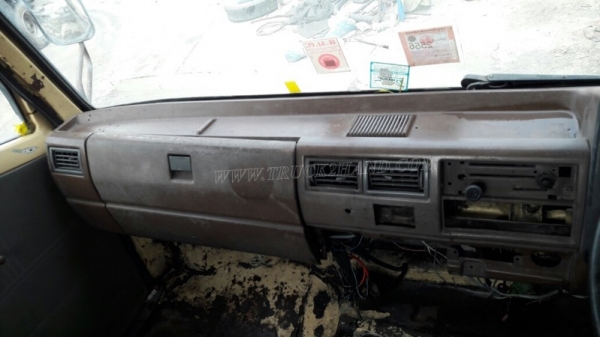 6 ล้อ HINO พื้นเรียบ FC174A   117 แรงม้า