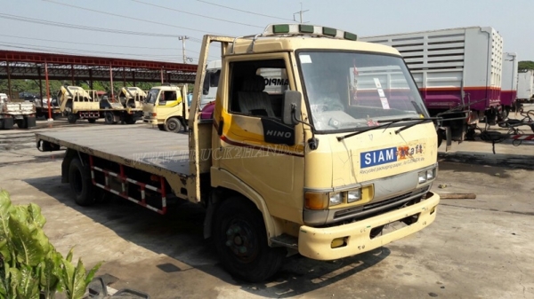 6 ล้อ HINO พื้นเรียบ