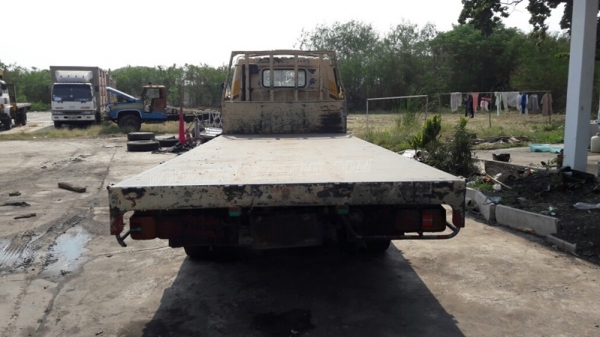 6 ล้อ HINO พื้นเรียบ