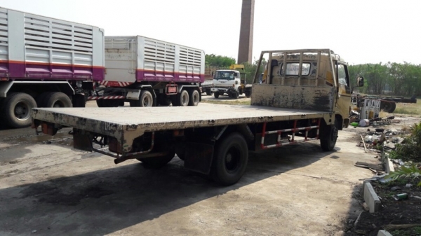 6 ล้อ HINO พื้นเรียบ