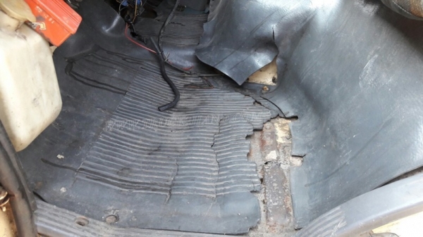 6 ล้อ HINO พื้นเรียบ