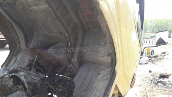 6 ล้อ HINO พื้นเรียบ