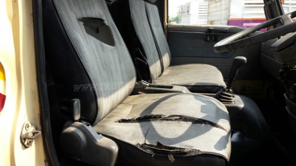 6 ล้อ HINO พื้นเรียบ