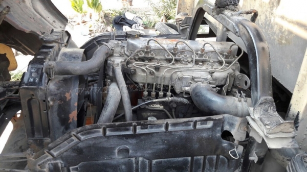 6 ล้อ HINO พื้นเรียบ