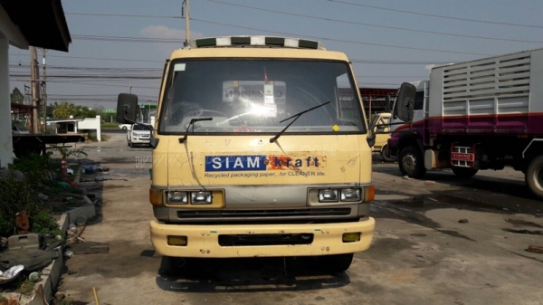 6 ล้อ HINO พื้นเรียบ