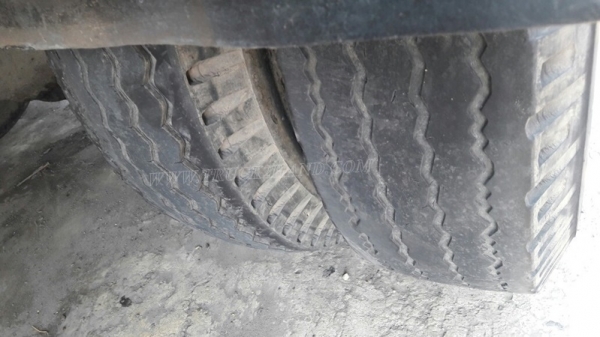 6 ล้อ HINO พื้นเรียบ