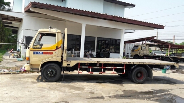 6 ล้อ HINO พื้นเรียบ