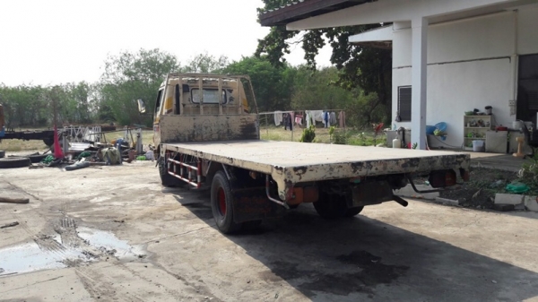 6 ล้อ HINO พื้นเรียบ