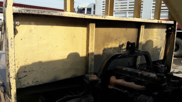 6 ล้อ HINO พื้นเรียบ