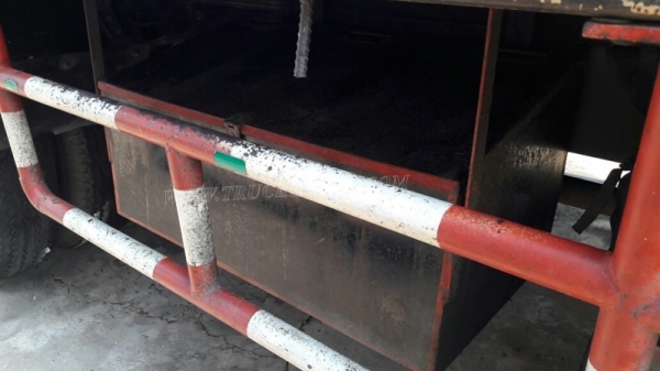 6 ล้อ HINO พื้นเรียบ