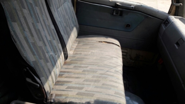 6 ล้อ HINO พื้นเรียบ