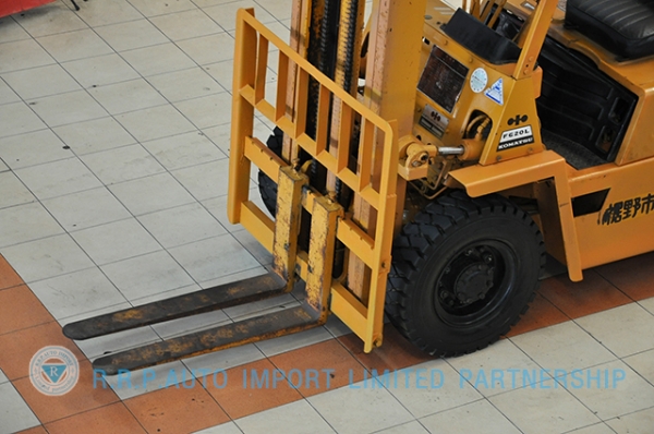 ขายรถโฟล์คลิฟท์มือสอง KOMATSU รุ่น FG20-100266 ราคา 155,000 บาท นำเข้าจากประเทศญี่ปุ่น 100\% ไม่เคยใช้งานในประเทศไทย