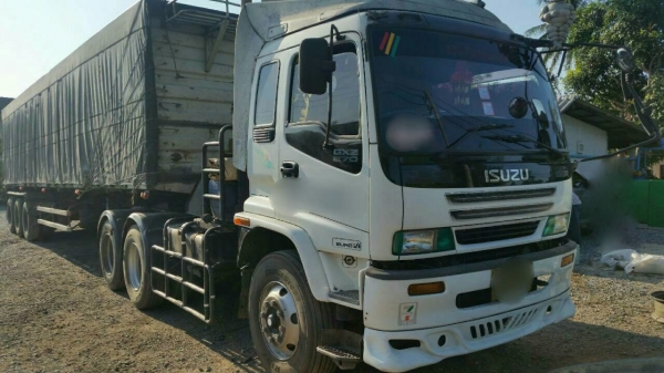 รถอีซูซุ 10 ล้อ หัวลาก GXZ  270 แรงม้า. ปี 47.  ( ขาย เฉพาะหัว. )   สนใจติดต่อ   081 - 6079515