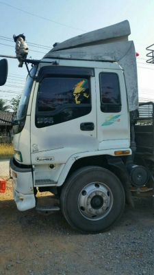 รถอีซูซุ 10 ล้อ หัวลาก GXZ  270 แรงม้า. ปี 47.  ( ขาย เฉพาะหัว. )   สนใจติดต่อ   081 - 6079515